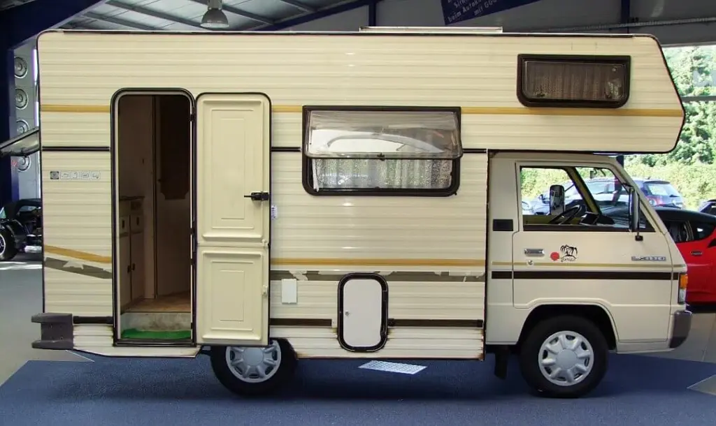 1984 MITSUBISHI L300 WOHNMOBIL
