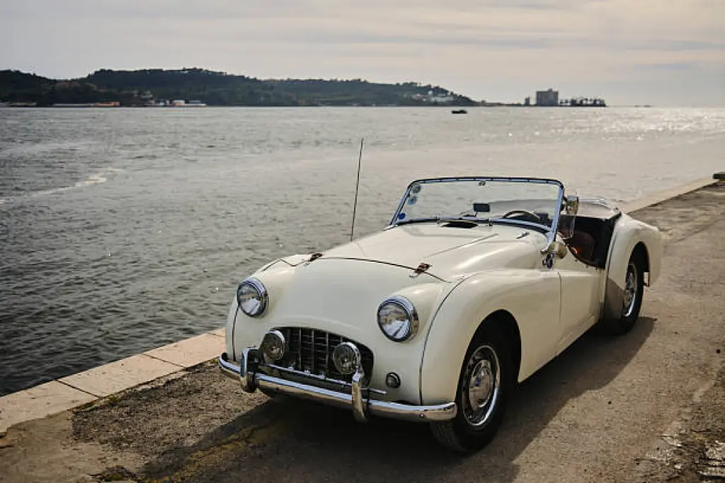 Rent a 1959‑60 Triumph TR3 Classic Roadster – White Beauty by the Sea