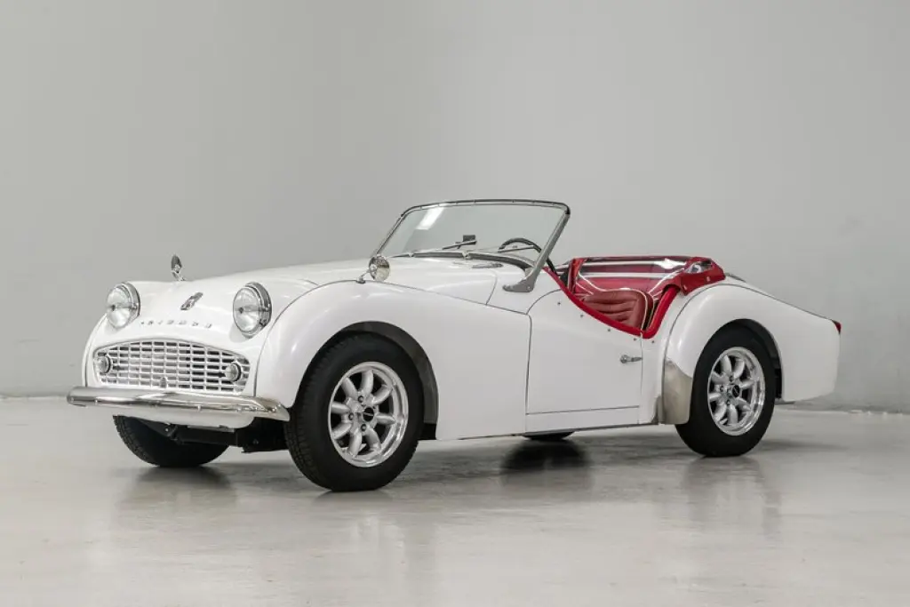Rent a 1959‑60 Triumph TR3 Classic Roadster – White Beauty by the Sea